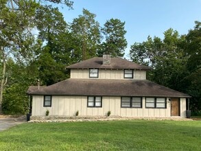 Building Photo - 821 Mcfarland Ln