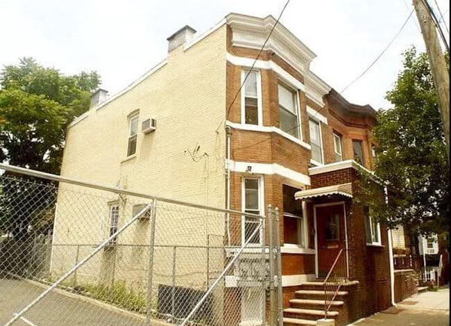 Building Photo - 6009 Buchanan Pl