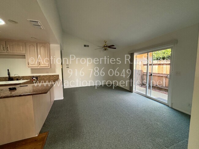 Building Photo - Duplex Great Location, Close to Shopping, ...