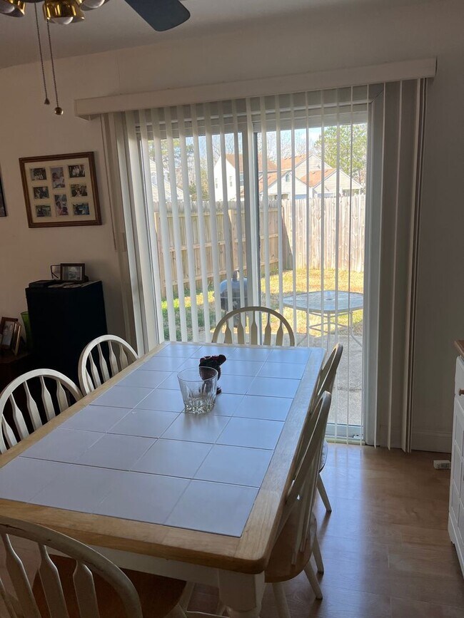 Building Photo - BEAUTIFUL HOME WITH GARAGE AND WOOD BURNING FIREPLACE