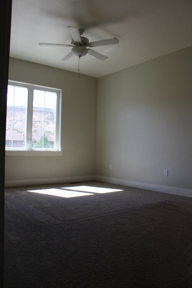 Building Photo - Beautiful Townhome for RENT in Rifle
