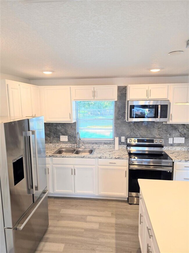 Foto del edificio - 748 Parkview Pl