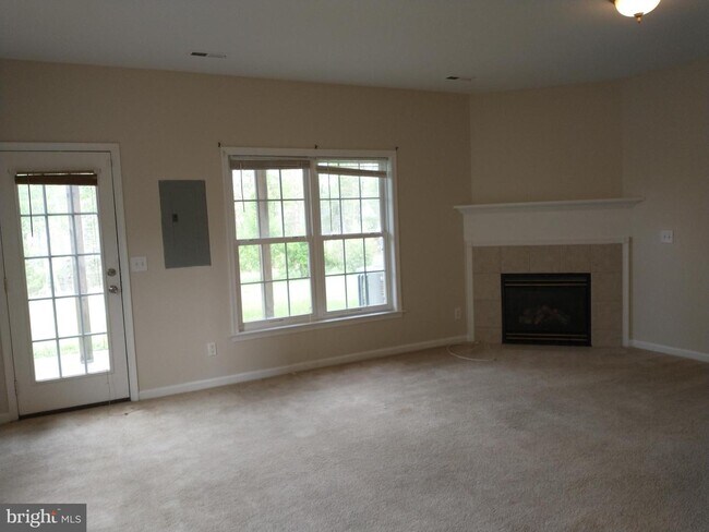 Building Photo - 35156 Sara Ct