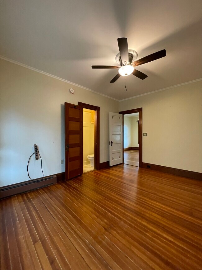 Masterbed - 8 Woodland St