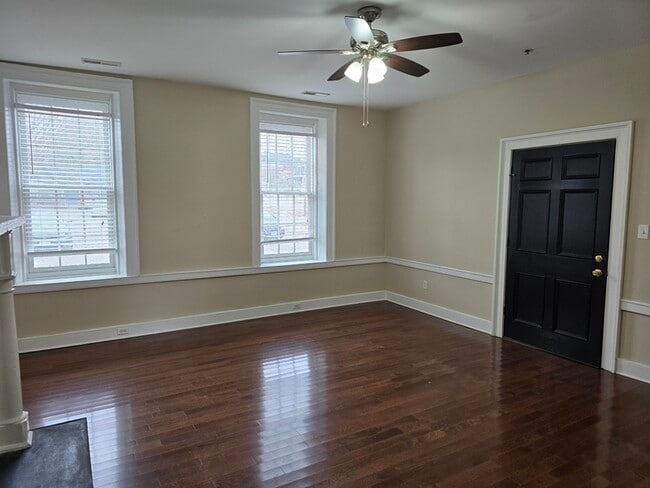 Building Photo - 201 E Bank St