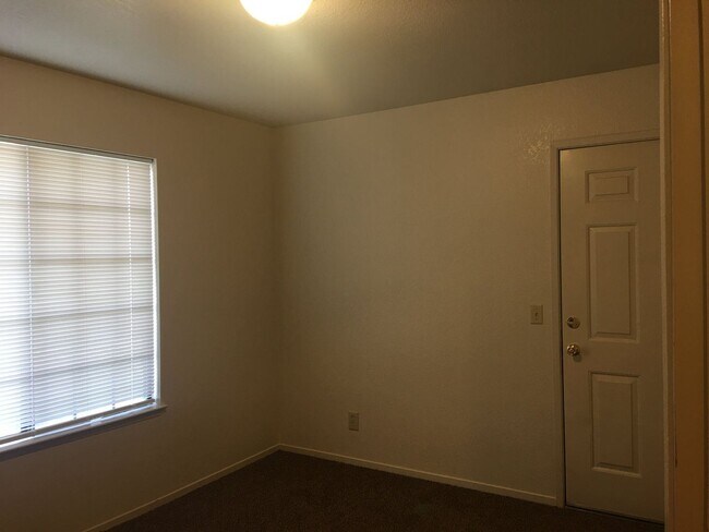 Foto del edificio - 1816-1776 N Reed Ave