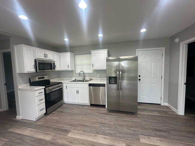 Foto del edificio - 3 Bed 2 Bath - New Construction - Now Available