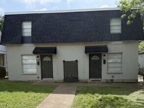 Building Photo - 3211 Rogers Ave