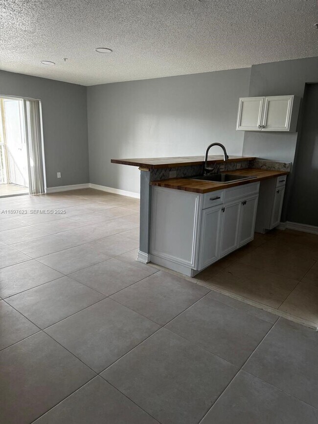 Foto del edificio - 450 S Park Rd