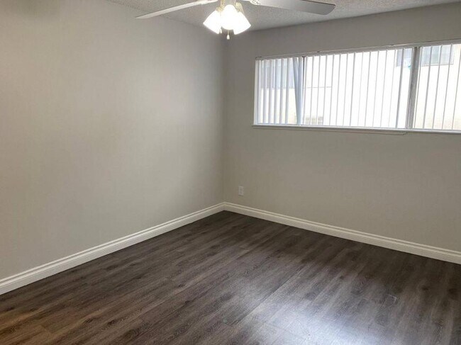 Building Photo - 1.0 bedroom in Canoga Park California 91304