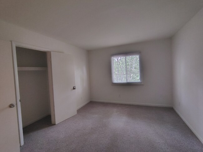 Building Photo - 600 Reusens Rd