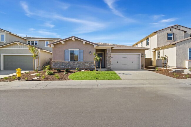 Building Photo - Stunning New Build!