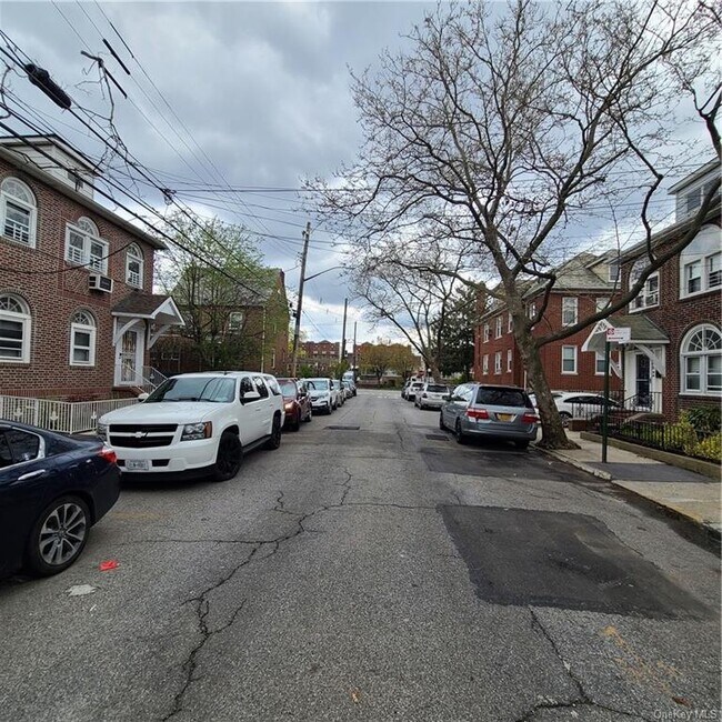 Building Photo - 1065 Stell Pl