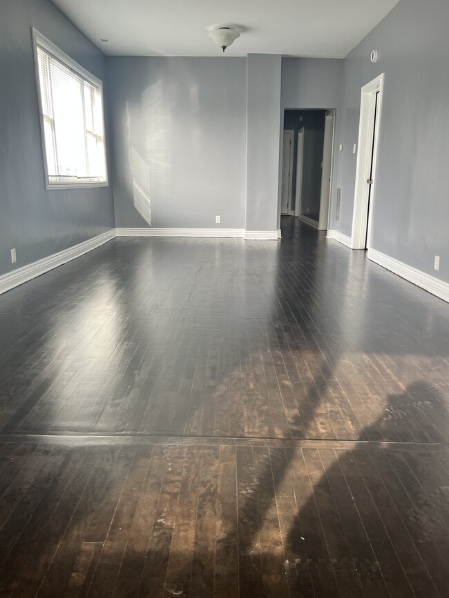 Dining Room - 5004 W Addison St