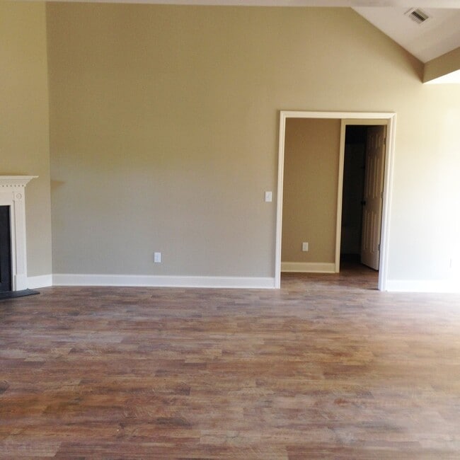 Building Photo - 813 Maple Dr
