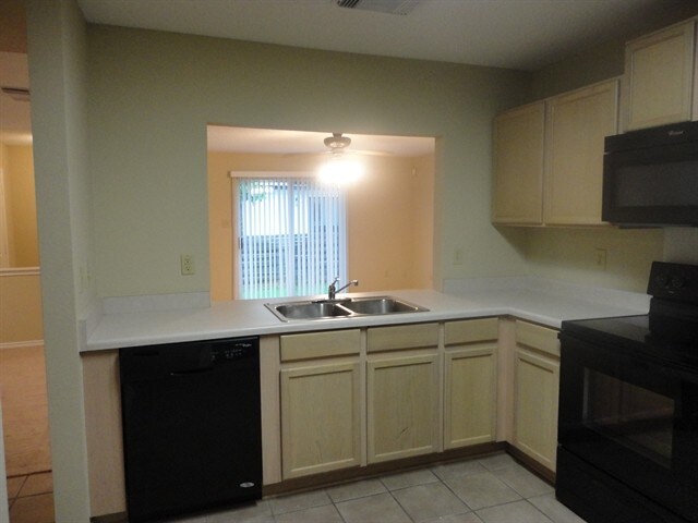 Building Photo - 7819 Gideon Rock