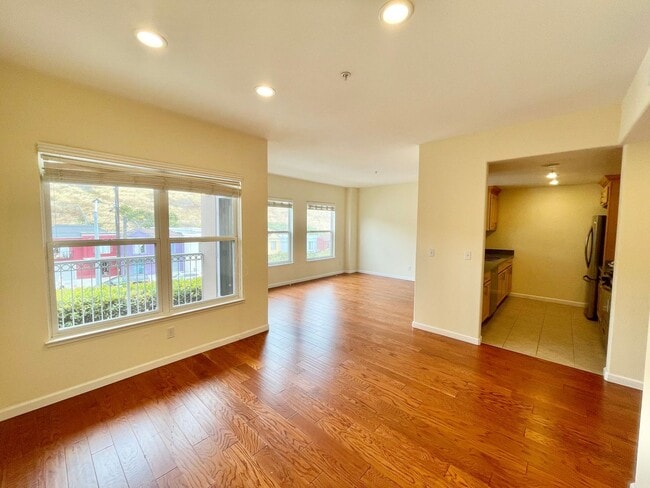 Building Photo - 2BD/2BA Spacious Crocker Amazon Condo, Gat...