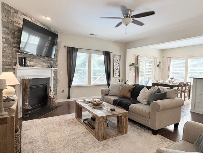 Building Photo - Remarkable 4 bed, 2.5 bath home in Mill Cr...