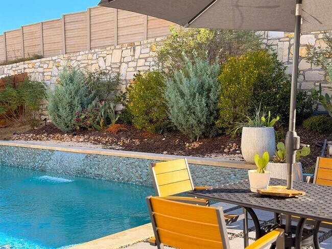 Foto del edificio - 11001 Charger Wy