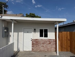 Building Photo - 824 S Phillips St