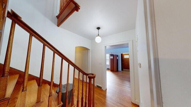 Building Photo - 801 E Ann St