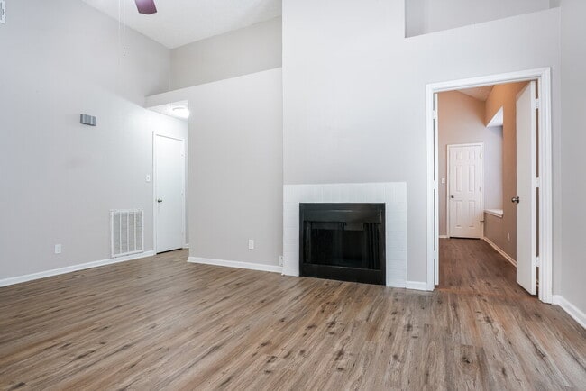 Building Photo - 1307 Jasmine Dr