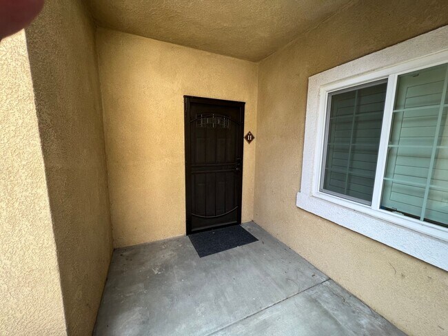 Foto del edificio - Upgraded Single Story First Floor Condo in Gated Community at Popular Madison Park Villas