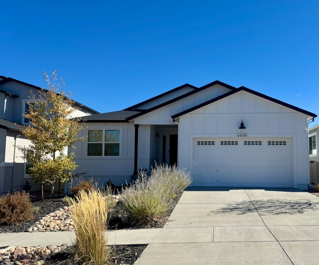 Primary Photo - Gorgeous 4 bedroom home in Cumbre Vista