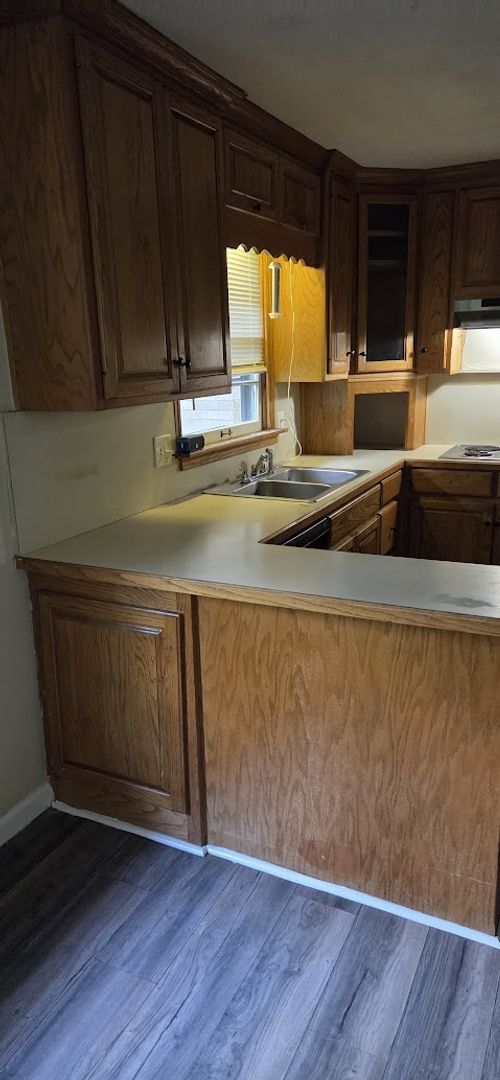 Building Photo - Three Bedroom, Two Bath