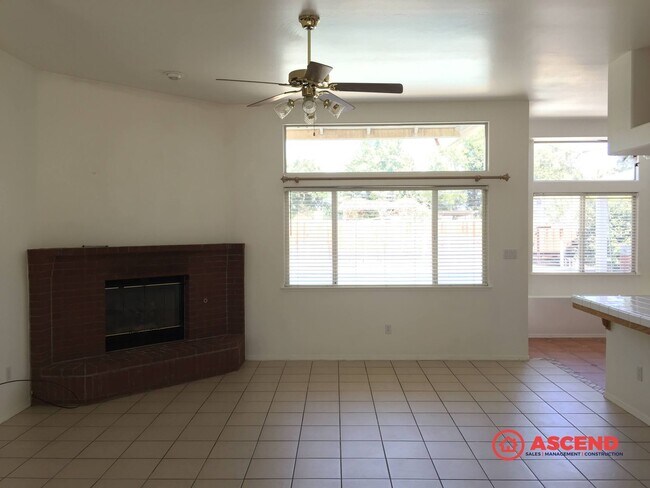 Foto del edificio - Phenomenal Home Located Off Brimhall and Renfro!