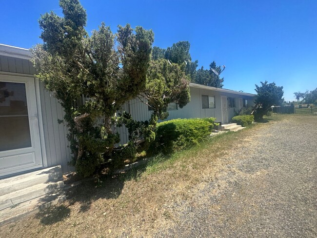 Foto del edificio - 8224 Crane Rd