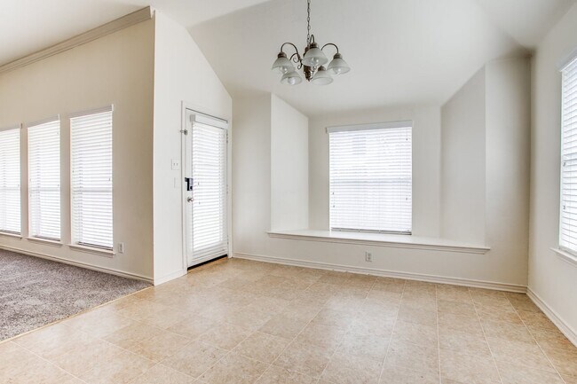 Foto del edificio - 7740 Summerbrook Cir