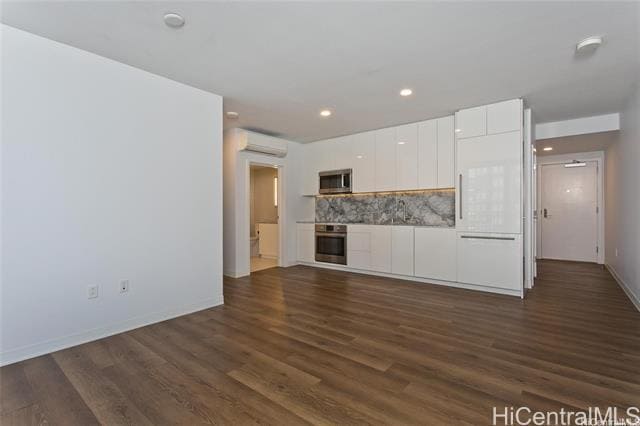 Building Photo - 987 Queen St