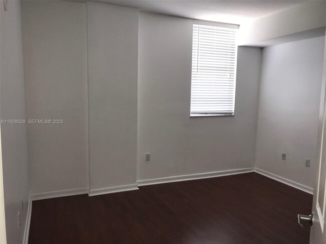 Building Photo - 115 SW 11th St