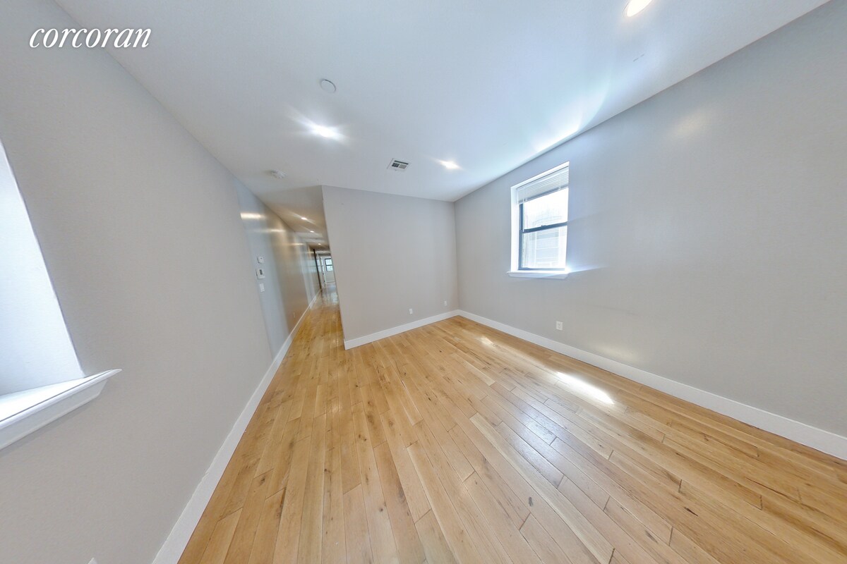 Primary Photo - 1020 Park Pl