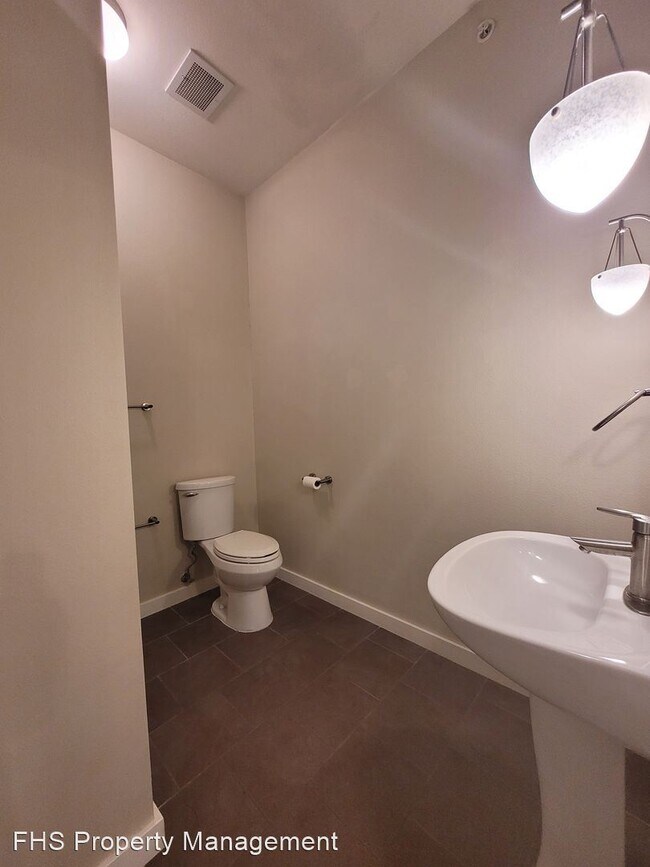 Foto del edificio - 3 br, 2 bath House - 623 W Walnut Unit 401...