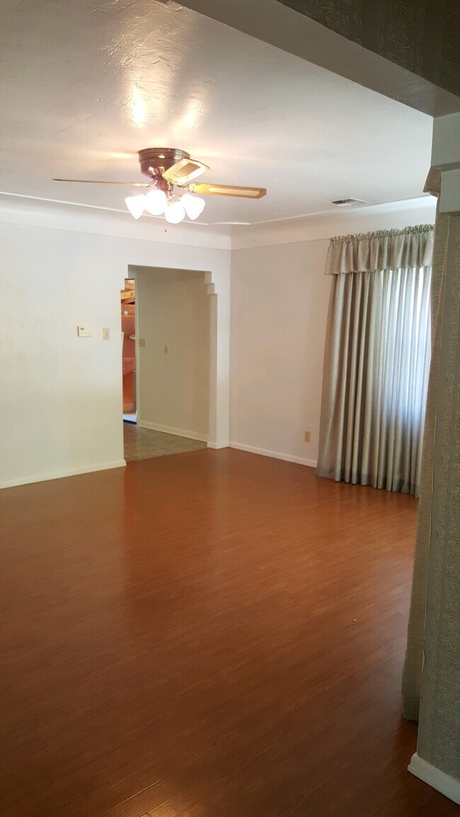 living room - 2609 13th St W