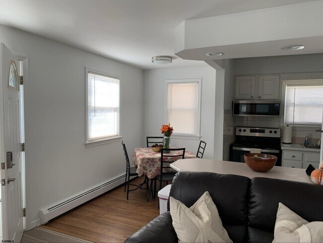 Building Photo - 207 N Harding Ave