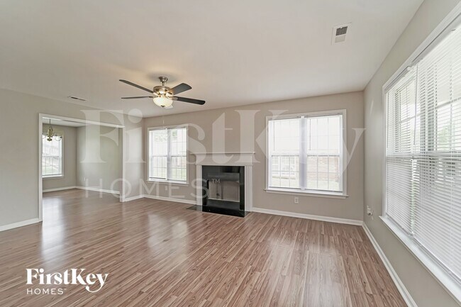 Foto del edificio - 104 Arbor Ridge Rd