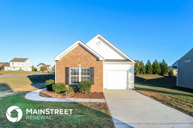 Building Photo - 2104 Lauren Woods Dr