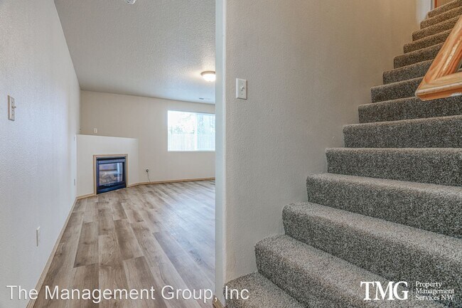 Building Photo - 3 br, 2.5 bath House - 8418 NE 37th Circle