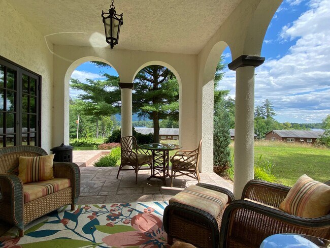 Foto del edificio - 4799 Lake Shore Dr