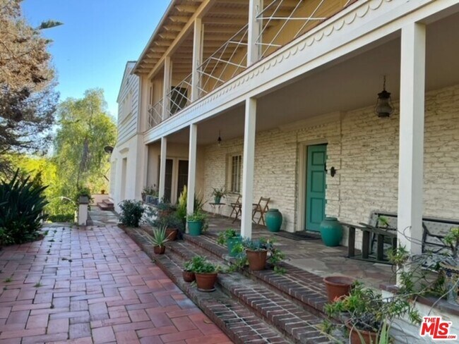 Foto del edificio - 541 Comstock Ave