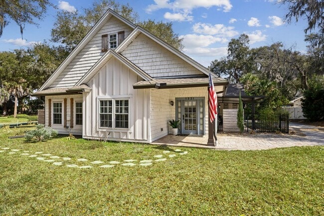 Building Photo - Furnished Coastal Home with Pool – South End of Amelia Island
