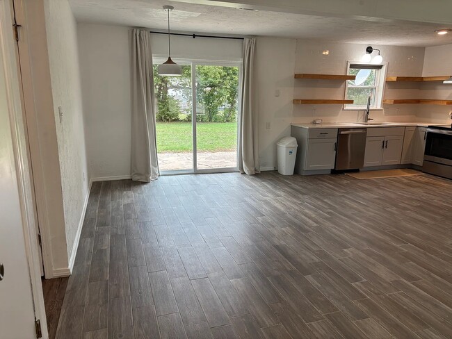Dining Area - 126 Beacon Cir