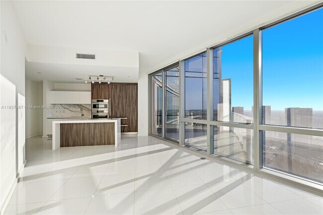 Foto del edificio - 851 NE 1st Ave