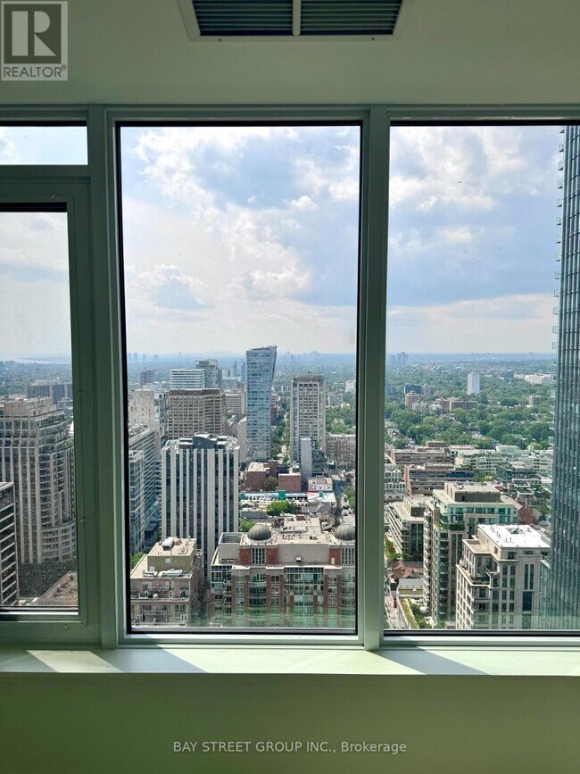 Photo du bâtiment - 11-3511 Yorkville Ave