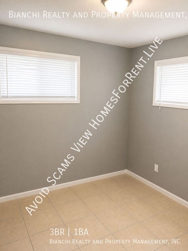 Building Photo - 930 Alcazar Wy S