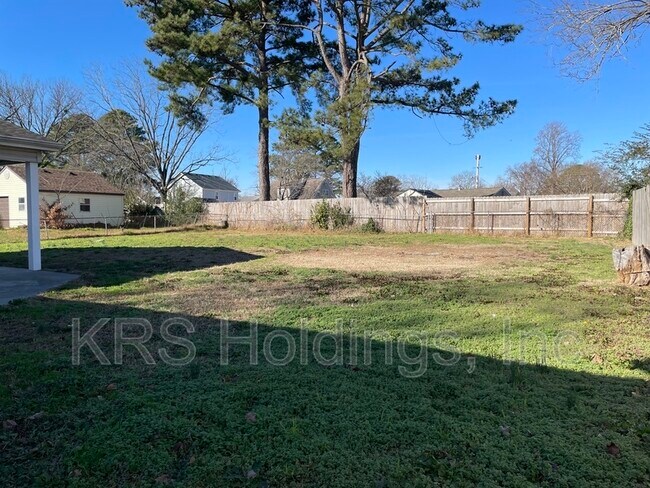 Building Photo - 4972 Clover St