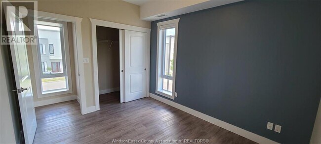 Building Photo - 550 Sandison St
